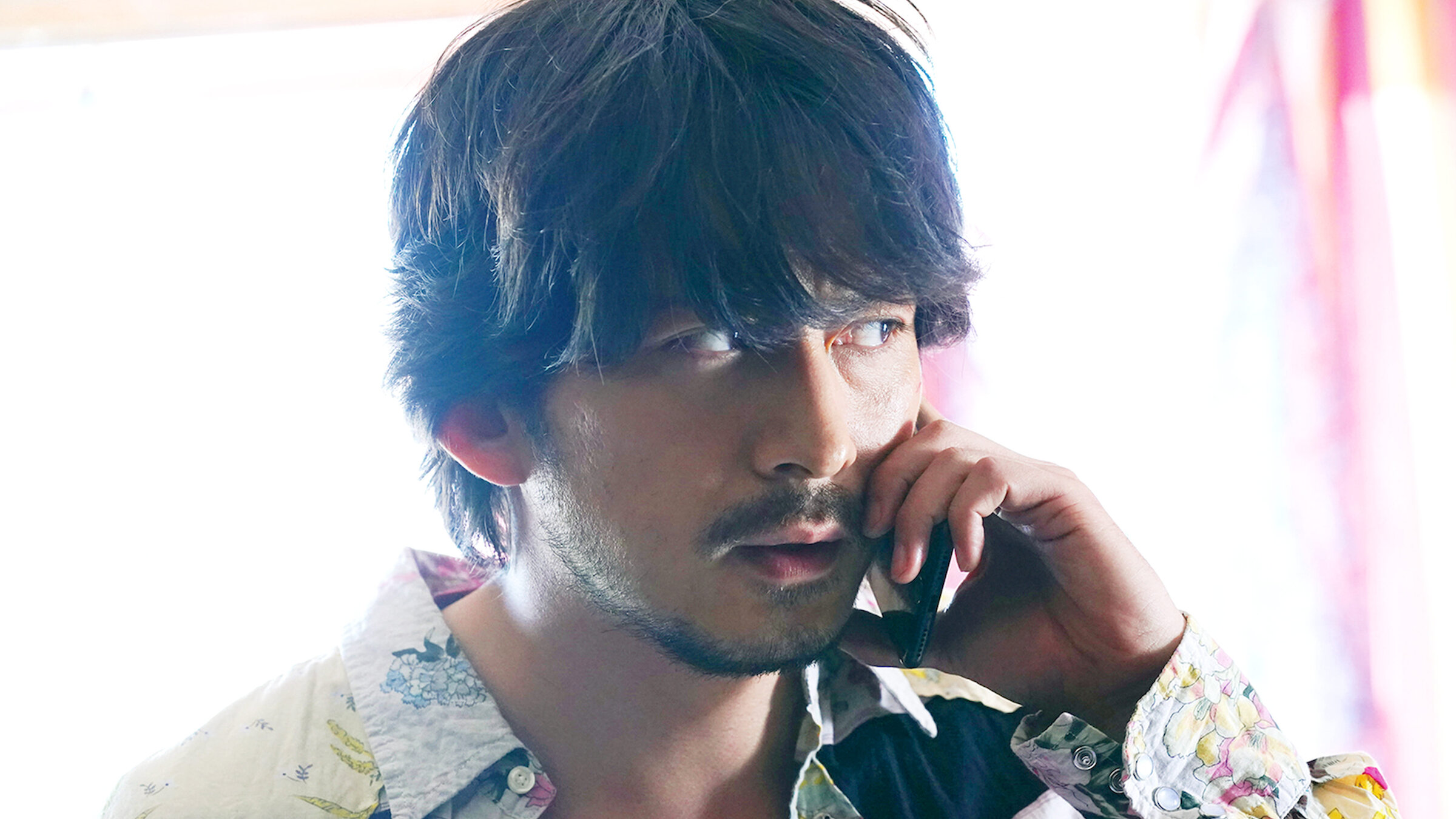 岡田准一(野崎)が電話をかけるシーン