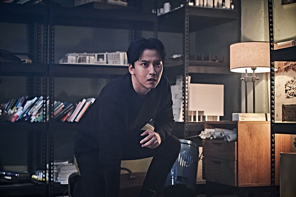 キム・ナムギル演じる退魔師ギョンフン:自らの力を自負しつつ、軽妙さで空気を変える存在