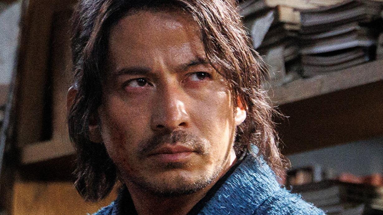 嵯峨愁二郎を演じる岡田准一