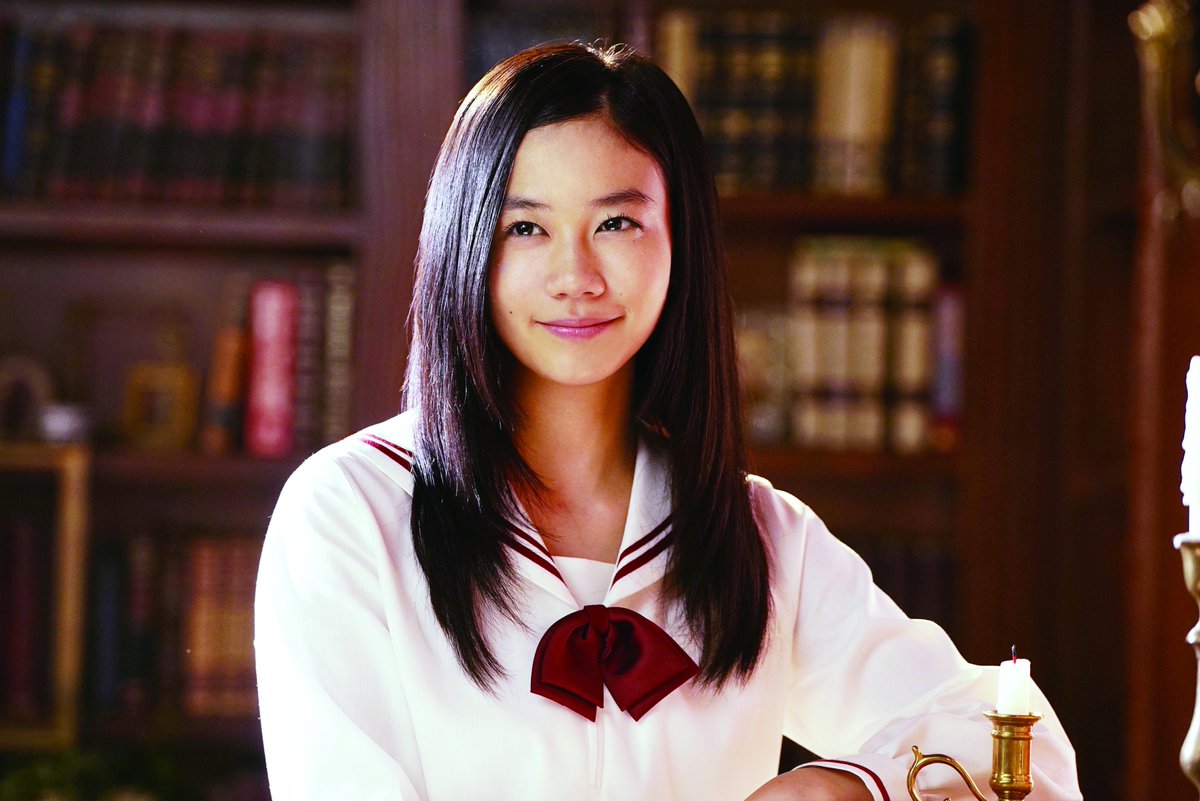 不敵な笑みを浮かべる澄川小百合（清水富美加）