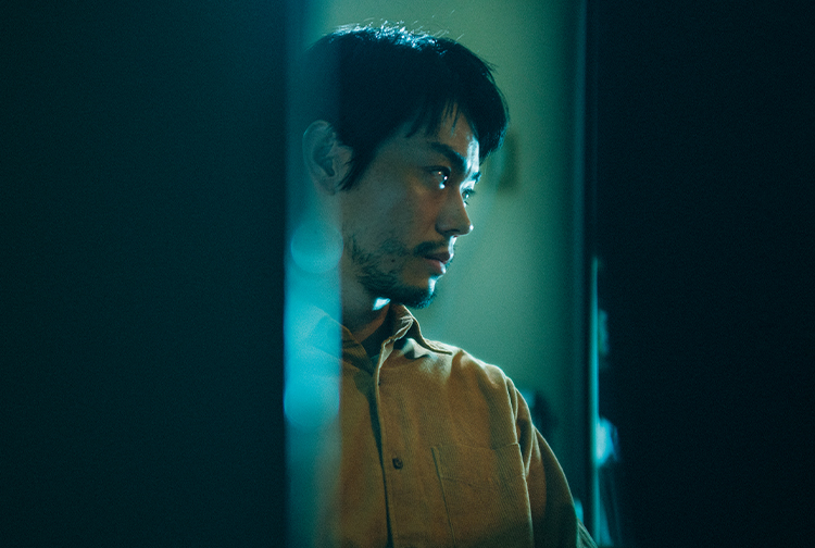 菅田将暉演じる吉井良介。違法な転売に足を踏み入れているが嫌味のない男