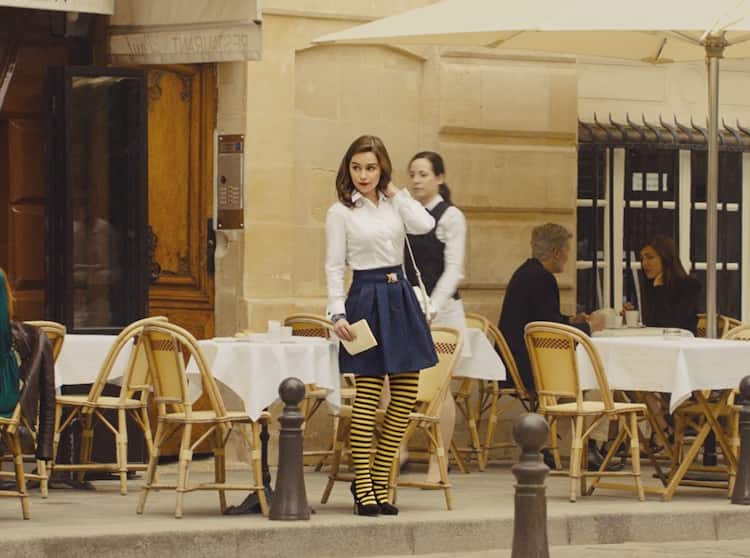 ルーがウィルの語っていた場所を訪れ、好きな靴下を履いて前を向く場面