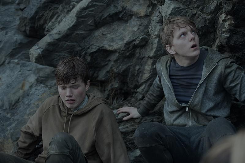 ヨナス・ストランド・グラヴリ演じるヴィリャル。弟と逃げるもこの後見つかってしまう。