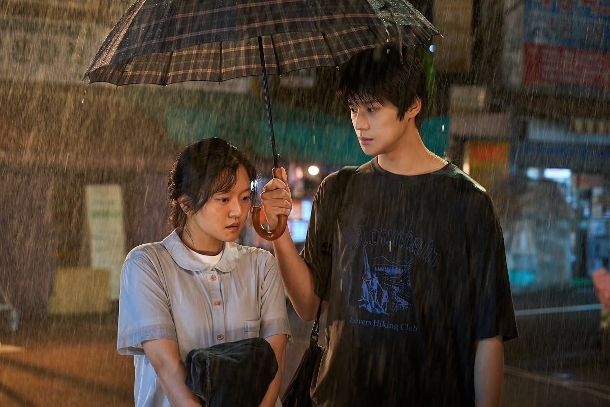 知らず知らずに引っ張り合う二人 ギョンロクとミジョン