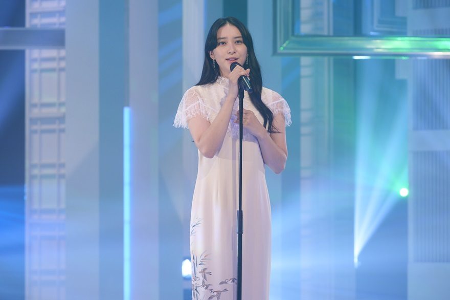 顔を出せないまま人気アーティストとして活動する井野聖良