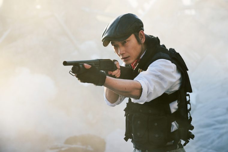 綾野剛演じる佐藤が亜人能力を駆使し大規模テロを起こすシーン