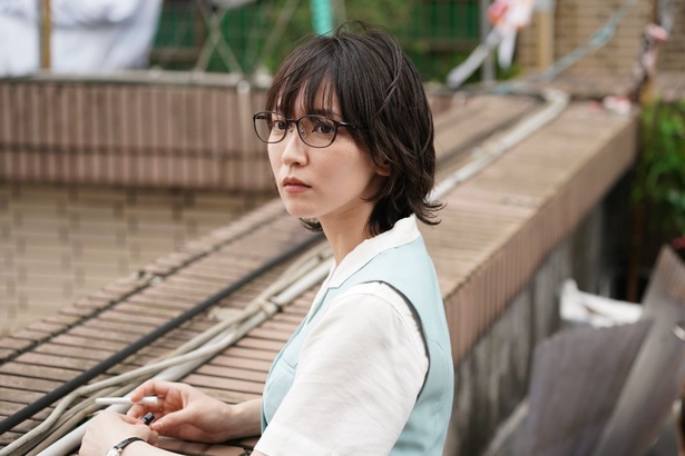 令子が工藤の想いに迷いを感じる場面