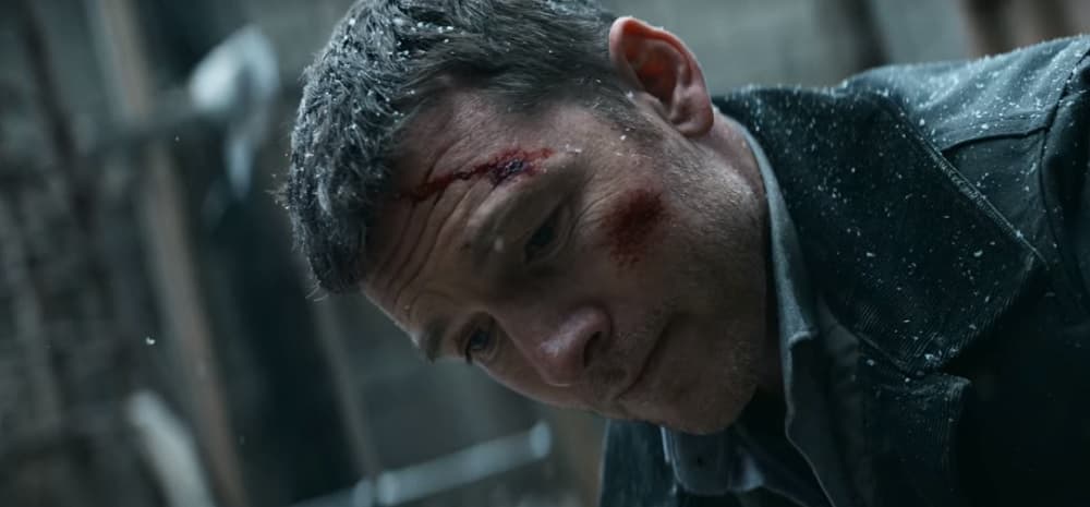 混乱するレイの表情