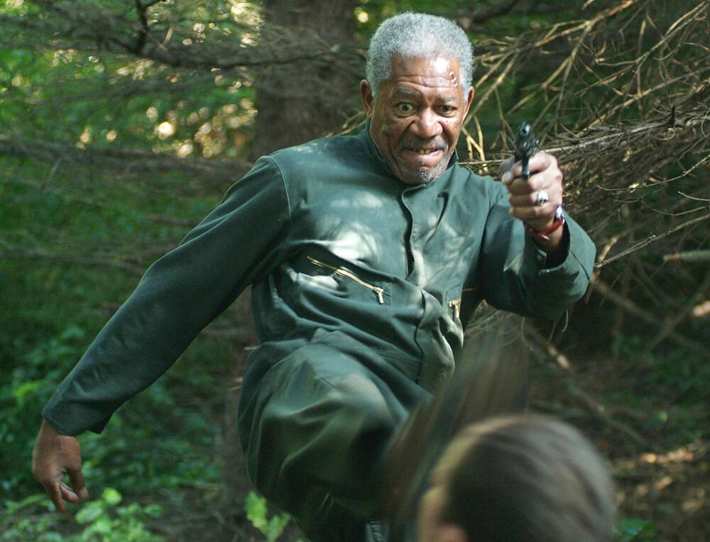 カーデンは仲間にも追われていた