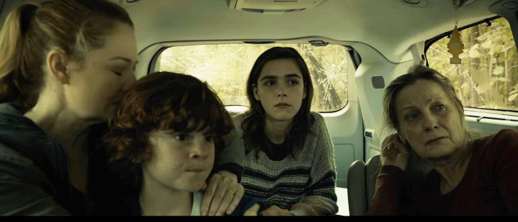 車内に閉じ込められる恐怖のシーン