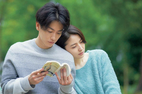 藤代と弥生が静かな時間を共有している場面